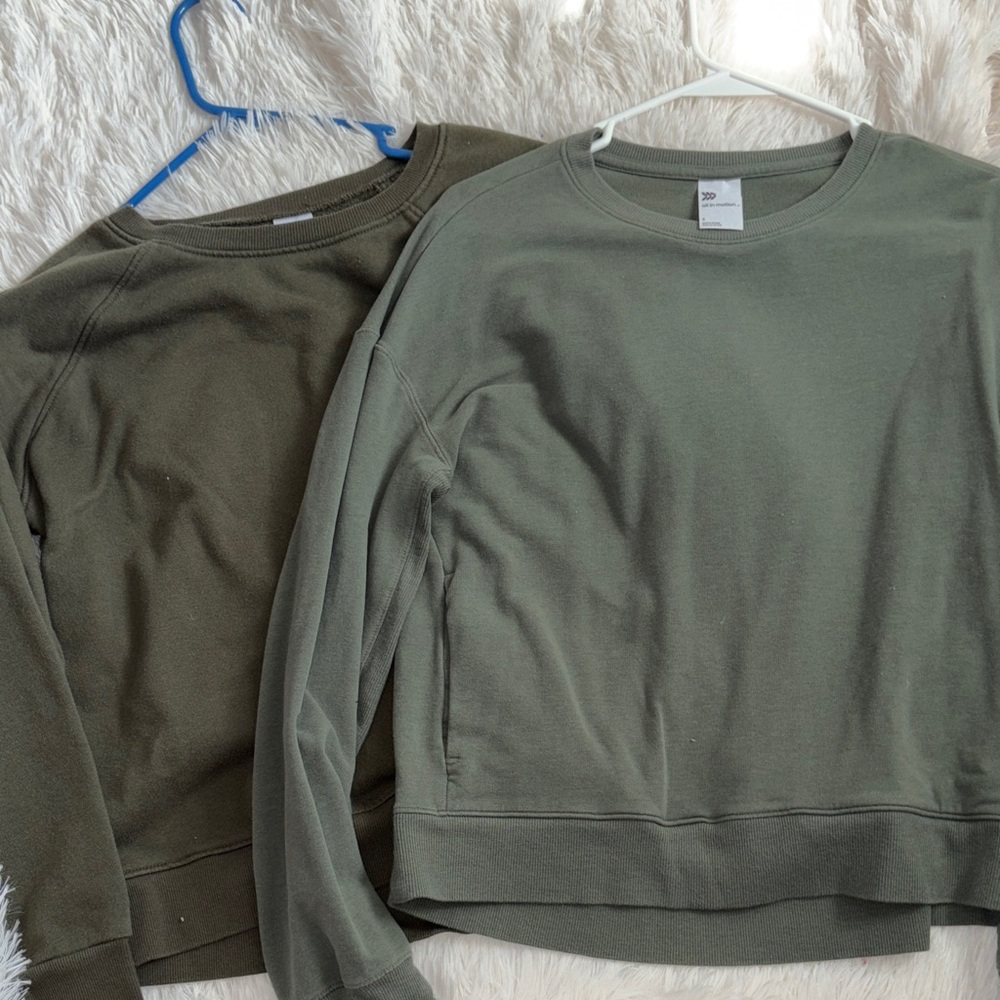 2 Crewneck woman’s Sweaters in Olive Green - BUNDLE